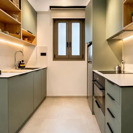 Petite Palace Olive Renovated 2026 Near *