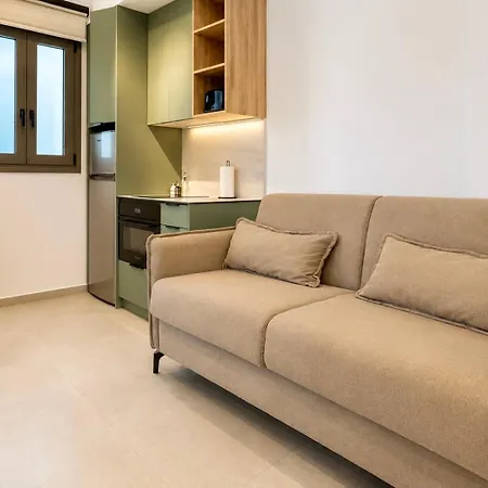 Petite Palace Olive Renovated 2026 Near *