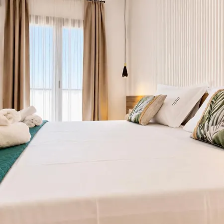 아파트 Petite Palace Olive Renovated 2026 Near 레팀노