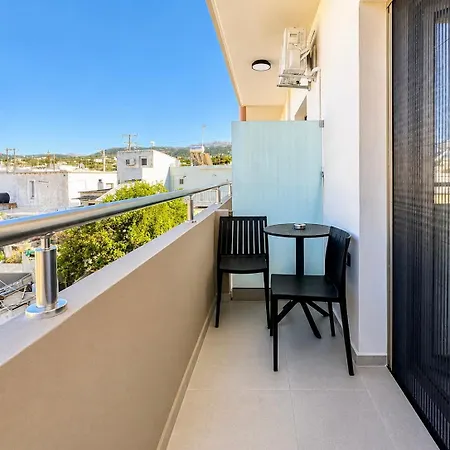 Petite Palace Olive Renovated 2026 Near * 레팀노